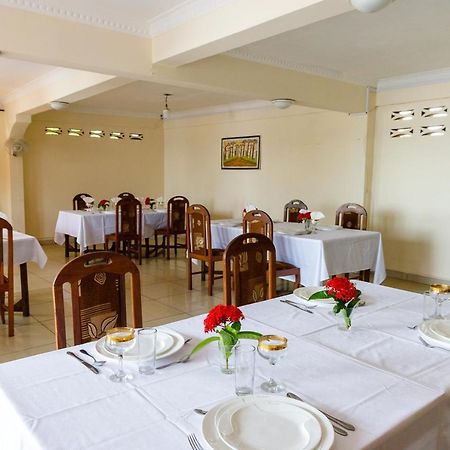 Hotel Melrose Sambava Buitenkant foto