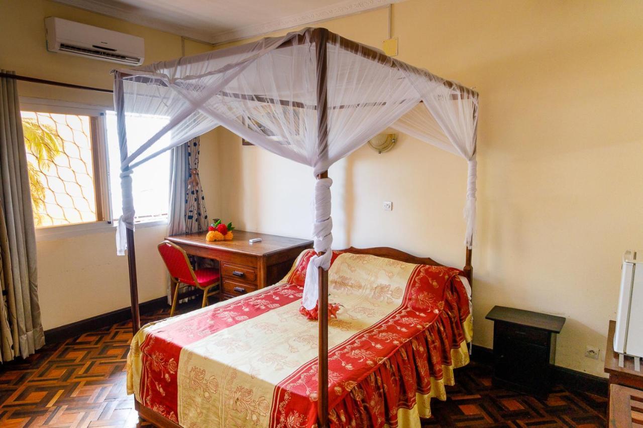 Hotel Melrose Sambava Buitenkant foto